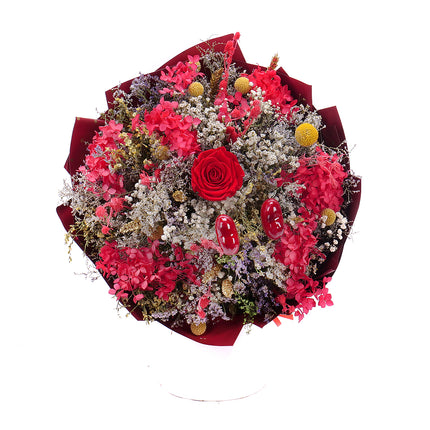 03000902_irigo-trockenstrauss-mit-stabilisierter-rose-monalisa-red-herzen-und-pluschbar