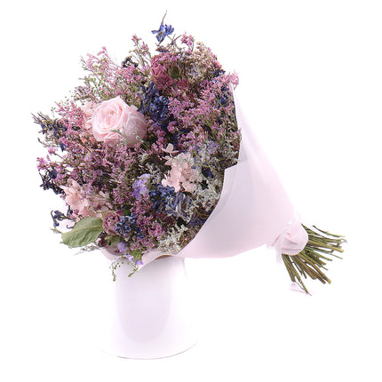 03000931_irigo-trockenstrauss-mit-stabilisierten-rosen-monalisa-pink-champagne-freixenet-und-schokolade
