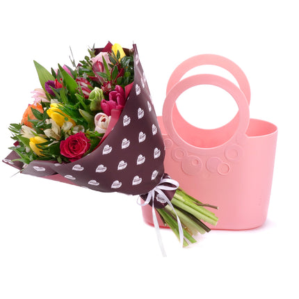 03001062_blumentasche-sweet-mit-tulpen-alstroemerien-und-rosen
