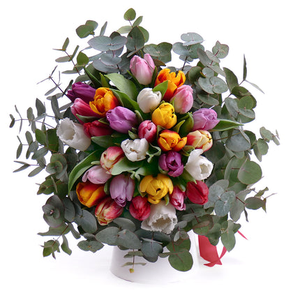 03001071_strauss-aus-farbigen-tulpen-und-eukalyptus