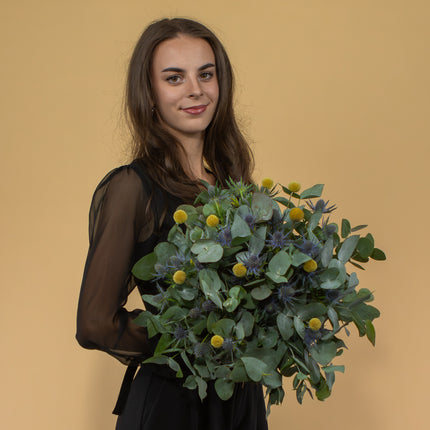03001332_nature-strauss-mit-eukalyptus-eryngium-und-craspedia