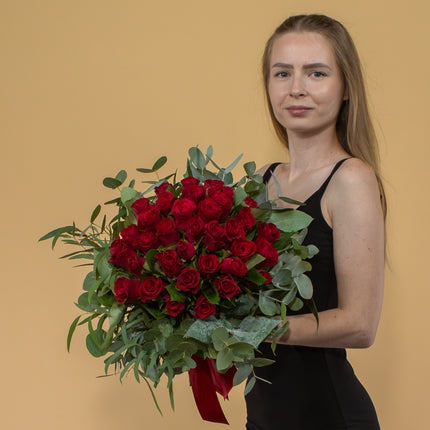 03001376_perla-rote-rosen-und-eukalyptus-mix