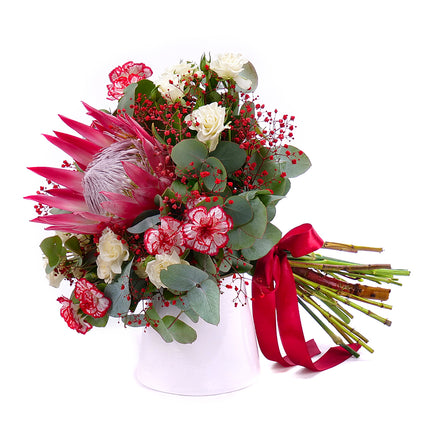 03001403_perla-cremefarbene-rosen-und-protea