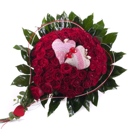 03001479_herz-aus-roten-rosen-mit-herzen