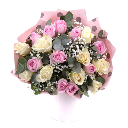 03001501_sweet-weisse-und-rosa-rosen-mit-eukalyptus