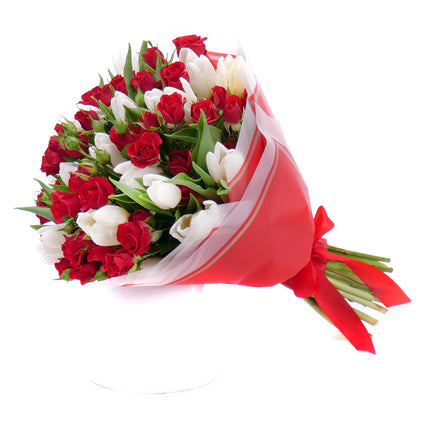 03001513_sweet-weisse-tulpen-und-rote-sprayrosen