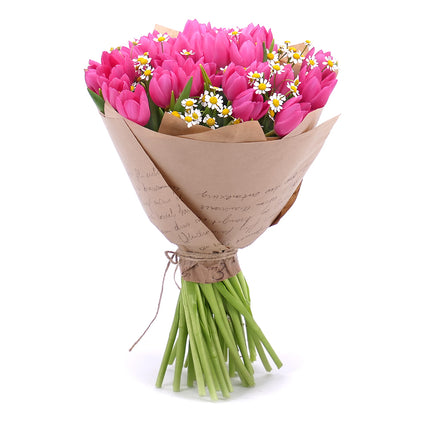 03001523_sweet-cyclamenfarbene-tulpen-mit-kamille
