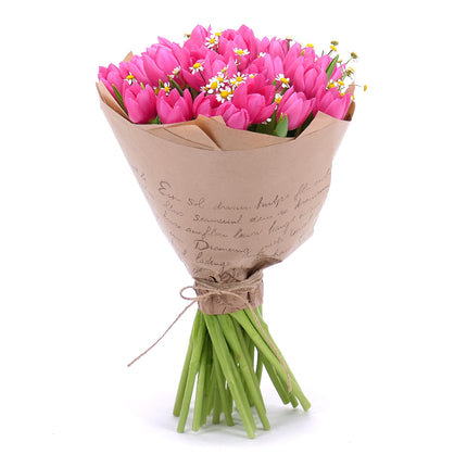 03001523_sweet-cyclamenfarbene-tulpen-mit-kamille
