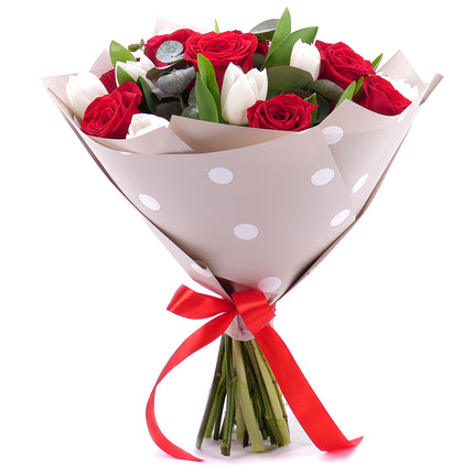 03001534_sweet-rote-rosen-und-weisse-tulpen