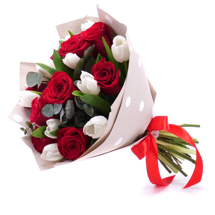 03001534_sweet-rote-rosen-und-weisse-tulpen