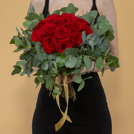 03001537_sweet-rote-rosen-und-eukalyptus