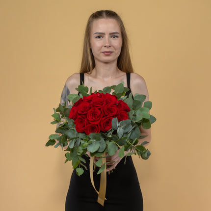 03001537_sweet-rote-rosen-und-eukalyptus