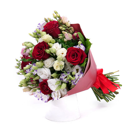 03001538_sweet-rote-rosen-und-bunte-lisianthus