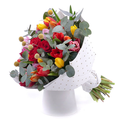 03001539_sweet-rote-rosen-und-bunte-tulpen