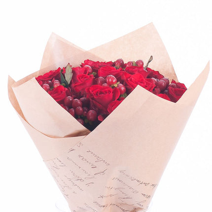 03001540_sweet-rote-rosen-und-hypericum