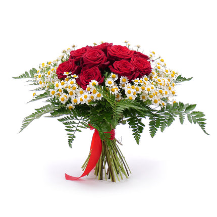 03001547_sweet-rote-rosen-mit-kamille