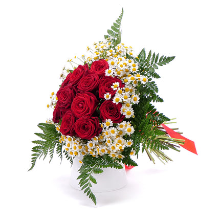 03001547_sweet-rote-rosen-mit-kamille