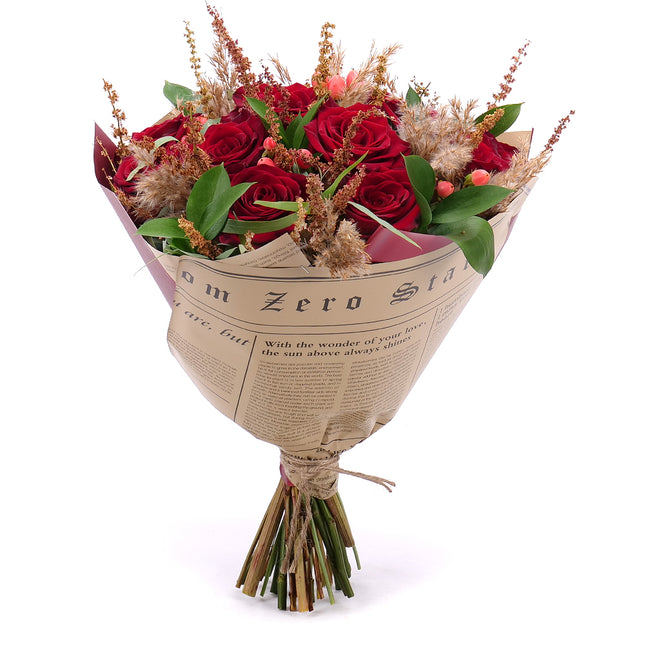 03001549_sweet-rote-rosen-pampasgras-und-hypericum