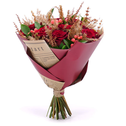 03001549_sweet-rote-rosen-pampasgras-und-hypericum