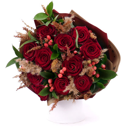 03001549_sweet-rote-rosen-pampasgras-und-hypericum