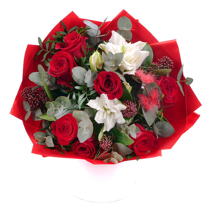 03001552_sweet-rote-rosen-lilie-und-skimmia