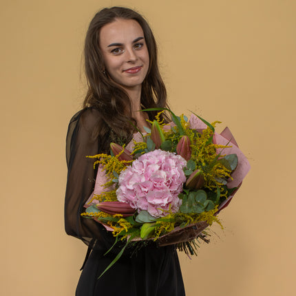 03001639_sweet-rosa-hortensie-und-rosa-lilien
