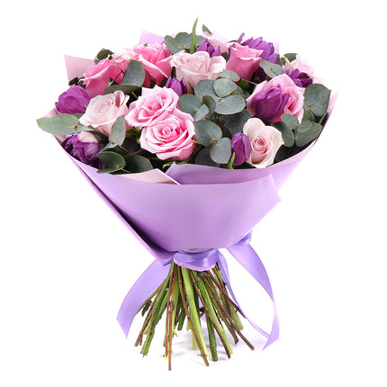03001662_sweet-rosa-rosen-und-violette-tulpen