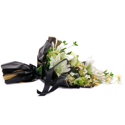 03001891_irigo-trauerstrauss-mit-gruner-magnolie-rosen-und-clematis