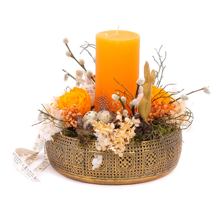 03001963_in-eterno-metalltablett-mit-praparierten-rosen-und-orangefarbener-kerze