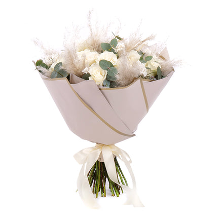 03001985_sweet-weisse-rosen-ozothamnus-und-eukalyptus