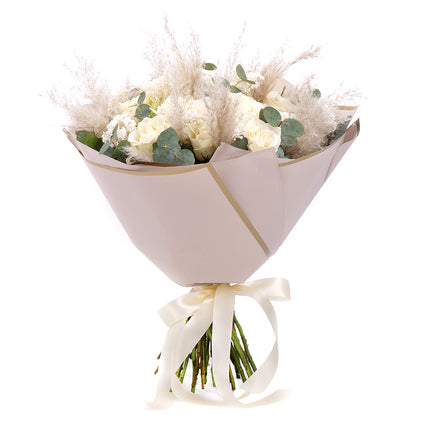03001985_sweet-weisse-rosen-ozothamnus-und-eukalyptus