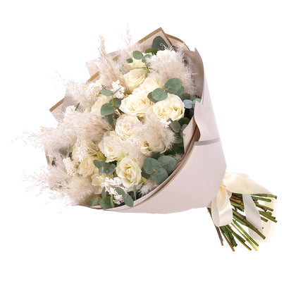 03001985_sweet-weisse-rosen-ozothamnus-und-eukalyptus