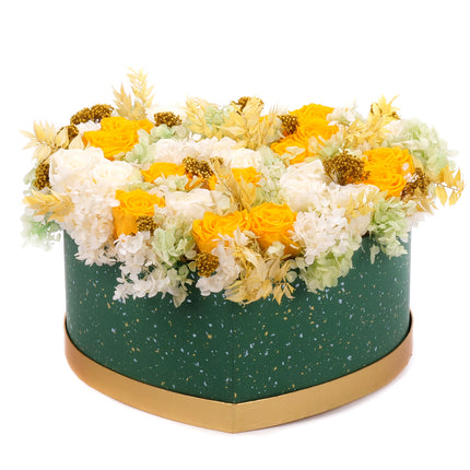 03001987_in-eterno-grunes-herz-xl-mit-praparierten-gelben-und-cremefarbenen-rosen-und-hortensie