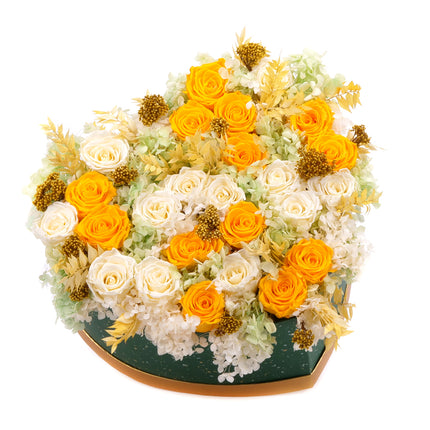 03001987_in-eterno-grunes-herz-xl-mit-praparierten-gelben-und-cremefarbenen-rosen-und-hortensie