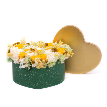 03001987_in-eterno-grunes-herz-xl-mit-praparierten-gelben-und-cremefarbenen-rosen-und-hortensie