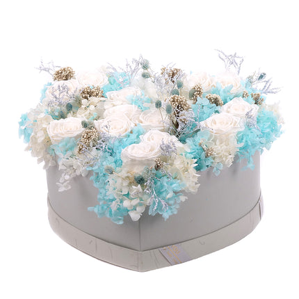 03001988_in-eterno-graues-herz-l-mit-praparierten-weissen-rosen-hortensie-und-strandflieder