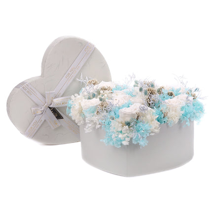 03001988_in-eterno-graues-herz-l-mit-praparierten-weissen-rosen-hortensie-und-strandflieder