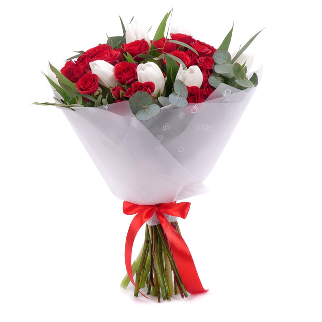 03001992_sweet-rote-sprayrosen-tulpen-und-eukalyptus
