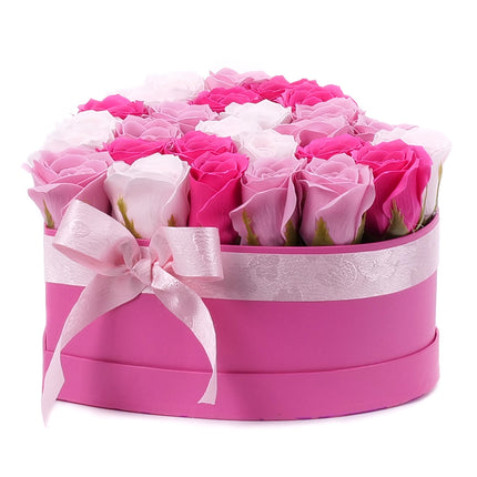 03002064_irigo-cyclamenfarbenes-herz-i-love-you-l-mit-27-parfume-duftrosen-im-mix