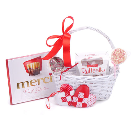 03002086_geschenkkorb-aus-weide-mit-herzen