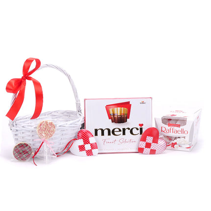 03002086_geschenkkorb-aus-weide-mit-herzen