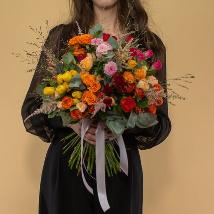 03002102_edle-farbenfrohe-clusterrosen-und-astilben