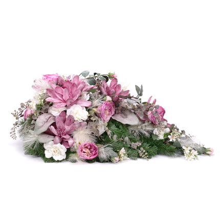 03100280_irigo-tropfenformiges-trauerarrangement-mit-schaumstoffmagnolie-und-violetten-sowie-weissen-blumen