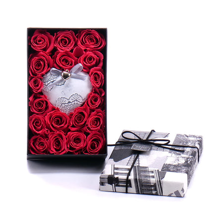 03100608_in-eterno-schwarze-box-s-mit-18-rosen-ines-pink-framboise