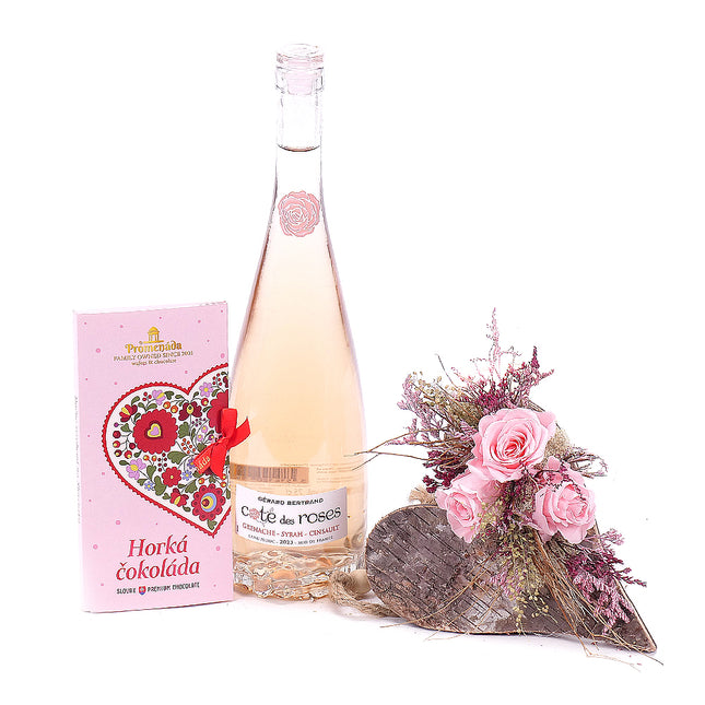 03100627_in-eterno-holzherz-mit-rosa-rosen-wein-und-schokolade