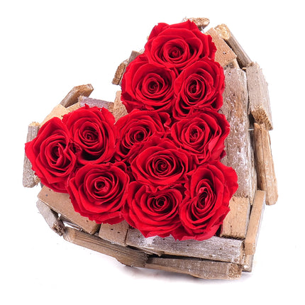 03100660_in-eterno-herzformige-holzbox-mit-11-roten-rosen