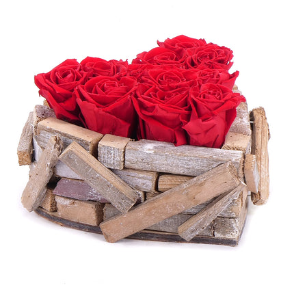 03100660_in-eterno-herzformige-holzbox-mit-11-roten-rosen