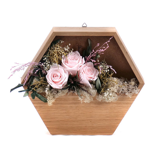 03100677_in-eterno-holzhexagon-zum-aufhangen-mit-rosa-rosen-und-moos