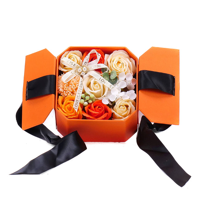 03100955_irigo-orangefarbene-box-mit-schaumstoffblumen