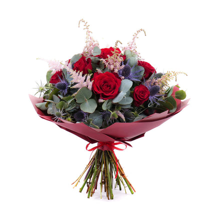 03101410_sweet-rote-rosen-astilbe-und-eryngium
